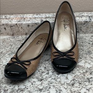 LifeStride  Black and Tan flats 6M